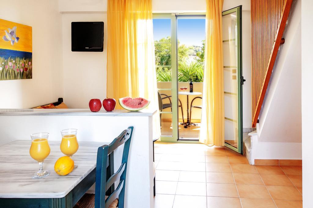 Hotel Dafni Skiathos Town Room photo